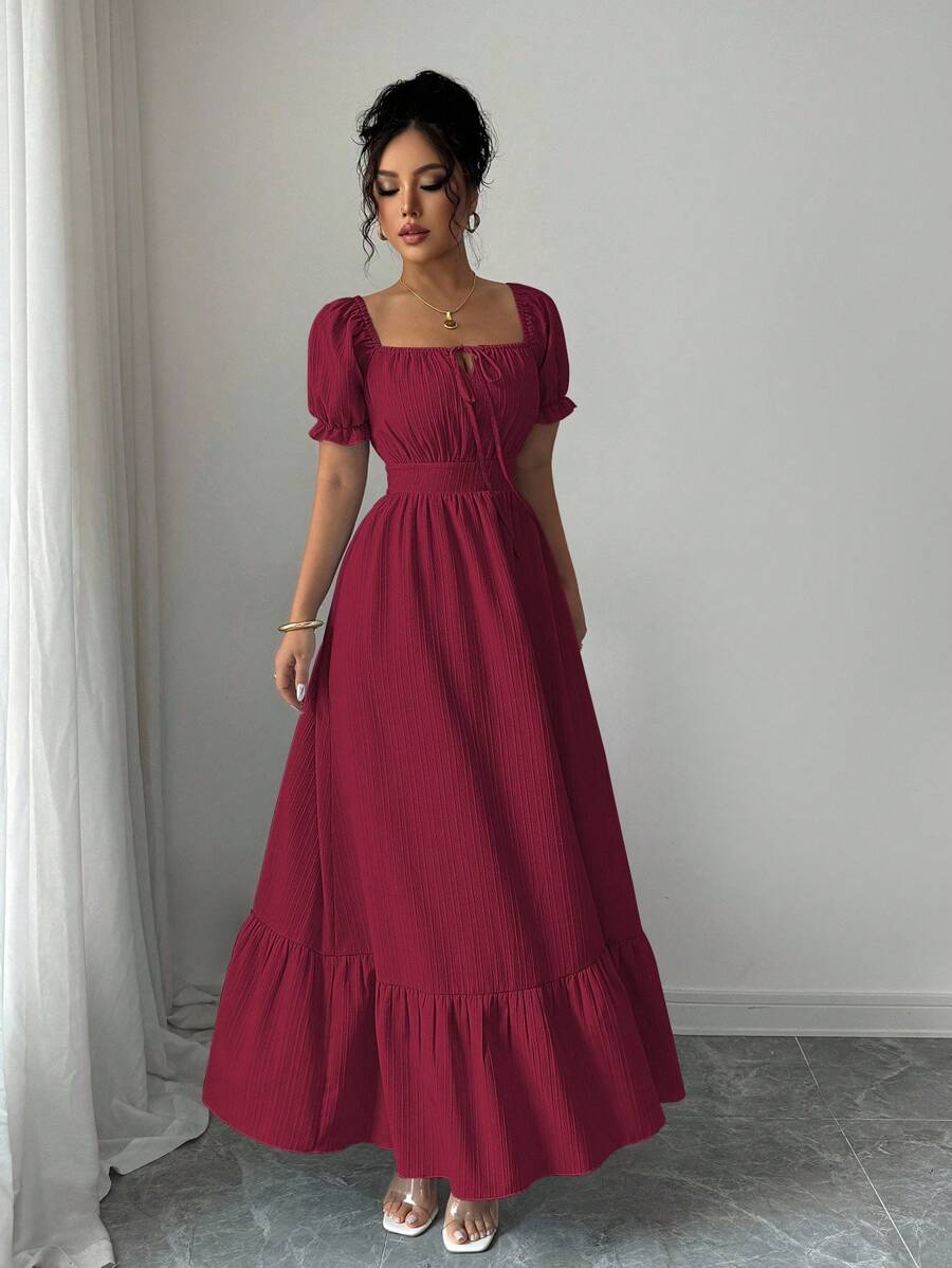 Selianne Đầm casual kẻ sọc thanh lịch mới mùa xuân/hè, kiểu dáng xếp ly eo, cổ tròn, dây buộc vai, tay phồng, viền bèo, thoải mái cho công sở và kỳ nghỉ. - Màu Đỏ Sâu - Xem 1