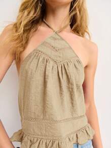 Nöista Top con peplum de halter en tela suave con detalles de encaje sutil. Ligero y fresco para salidas de verano, perfecto para looks del 4 de julio o vibraciones del Festival de San Juan.