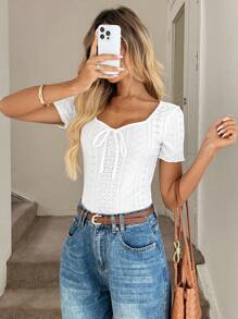 SHEIN LUNE Áo thun nữ cỡ lớn Schiffy thêu lỗ khuy, thắt nơ phía trước, tay ngắn, ôm sát, thích hợp cho mùa hè, đi nghỉ mát, đi biển, đi học, đi chơi, áo mùa hè dễ thương, áo công sở, áo giáo viên. - trắng - Xem 6