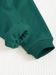 Cozy Pixies Bộ 3 áo hoodie cổ tròn tay dài in chữ mềm mại lót nhiệt cho bé trai, quần rút dây và áo ba lỗ không tay mùa thu đông - Màu xanh lá cây đậm - Xem 8