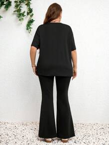 SHEIN LUNE 2 件/套大码女式两件套 - 蝴蝶结印花圆领落肩 T 恤和喇叭裤，休闲装 2 件套休闲套装女士舒适两件套曲线女士两件套日常穿着秋冬休闲女士简约街头服饰基本日常穿着外出运动舒适健身套装