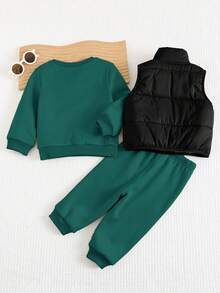 Cozy Pixies Bộ 3 áo hoodie cổ tròn tay dài in chữ mềm mại lót nhiệt cho bé trai, quần rút dây và áo ba lỗ không tay mùa thu đông - Màu xanh lá cây đậm - Xem 2