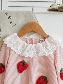 SHEIN Playful Pals 1 件女婴舒适优雅领口可爱 3D 草莓针织长袖连衣裙，适合秋冬季日常穿着