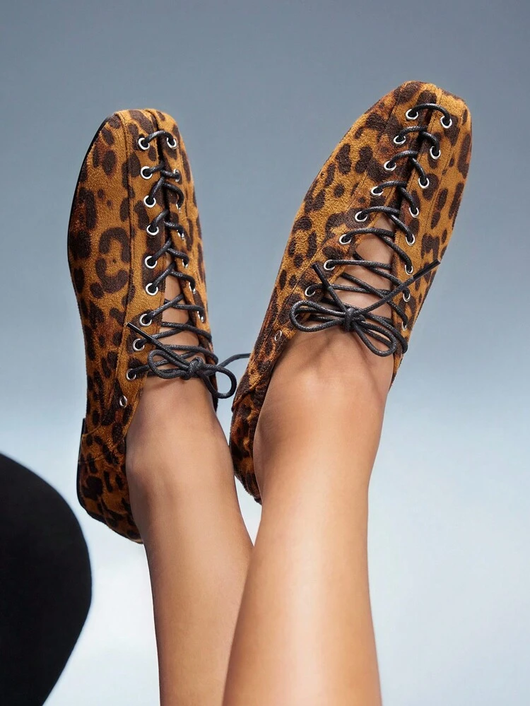 CUCCOO GRLICON Women's Fashion Minimalist Motorcycle Style Lace-Up Flat Shoes, Versatile Outfit For Neutral, Sweet, Punk, Ballet, Back To School, Halloween, Christmas Party