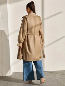 CLARA VERO Lätt trenchcoat med knytband och volanger framtill - Beige - Visa 2