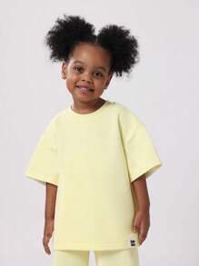 SUMWON Ensemble coordonné t-shirt et jogger en deux pièces jaune pastel d'été avec message d'amour de soi et détails de texte bleu, tenue décontractée