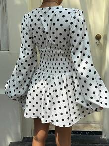 Sunnyshic 白底黑圆点设计性感时尚高端海滩度假风深褶灯笼袖腰部收紧A字裙