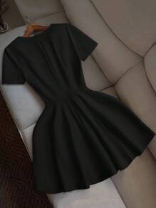 SHEIN Franclia 女士纯色简约休闲短袖V领连衣裙 夏季大学校园服装 - 黑色 - 查看 2