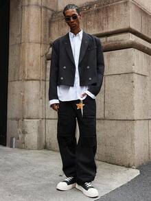 Manfinity EMRG Black Short Casual Blazer Jacket With Double-Breasted Metal Rivet Design, And Versatile, Great Gift For Boyfriend Or Husband , Cropped Blazer Men , Men Short Blazer , Double Breasted Blazer Men , - Black - View 6