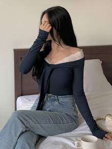 DAZY 女款蕾絲拼接露肩綁帶設計長袖修身休閒T恤外出上衣 - 藏蓝色 - 查看 2