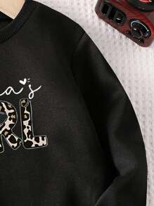 SHEIN 年轻女孩休闲豹纹印花和字母图案宽松圆领运动衫，秋季