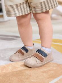 Cozy Pixies 1 双卡其色帆布时尚设计钩环休闲运动鞋，适合日常穿着、运动和户外活动，四季皆宜