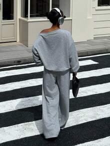 SHEIN EZwear Conjunto de 2 piezas con top de manga larga con estampado de letras y números en cuello asimétrico y pantalones largos con cordón en la cintura para mujer