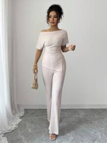 SHEIN PETITE Ensemble t-shirt ajusté à épaule asymétrique et froncé et pantalon évasé à taille élastique pour femmes, style décontracté - Nude - Voir 3
