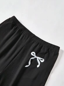 SHEIN Sparklyn Bộ đồ nỉ cho bé gái tuổi teen, Thu/Đông mới, In kỹ thuật số màu trắng, Áo nỉ cổ tròn nơ đen, Quần bó màu đen, Trang trí nơ trắng, Vừa vặn thoải mái cho mùa thu - Nhiều màu - Xem 4