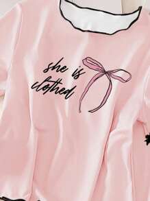 SHEIN Genkimix Kids 2 件套青少年女孩睡衣套装，浅粉色蝴蝶结印花底，撞色波浪边，短袖上衣和裤子，休闲家居服，返校时尚 - 粉色 - 查看 3