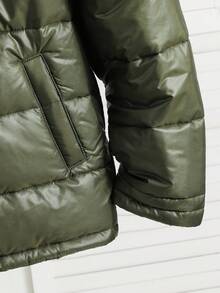 SHEIN Casaco de Inverno Acolchoado com Silhueta Minimalista Verde para Adolescentes Meninos, Estilo Universitário Casual, Confortável e da Moda, Versátil e Prático, Tecido Macio, Adequado para Uso Diário, Escola, Passeios, Atividades ao Ar Livre, Outono/Inverno, Volta às Aulas