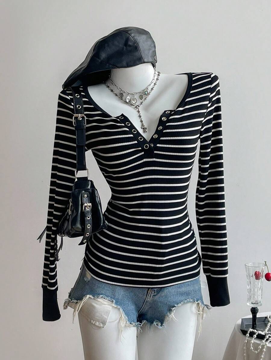 Elamini Áo thun cổ tròn tay dài ôm sát, vải sọc đen trắng, không cổ, khóa kéo nửa, cài nút, thiết kế tối giản, phong cách đường phố thường ngày, trang phục cổ điển, đa năng cho phụ nữ vào mùa xuân/thu - Đen và trắng - Xem 1