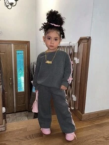 SHEIN 2 件套年轻女孩拼色蝴蝶结运动衫和紧身裤套装，休闲日常百搭时尚 - 黑色 - 查看 2
