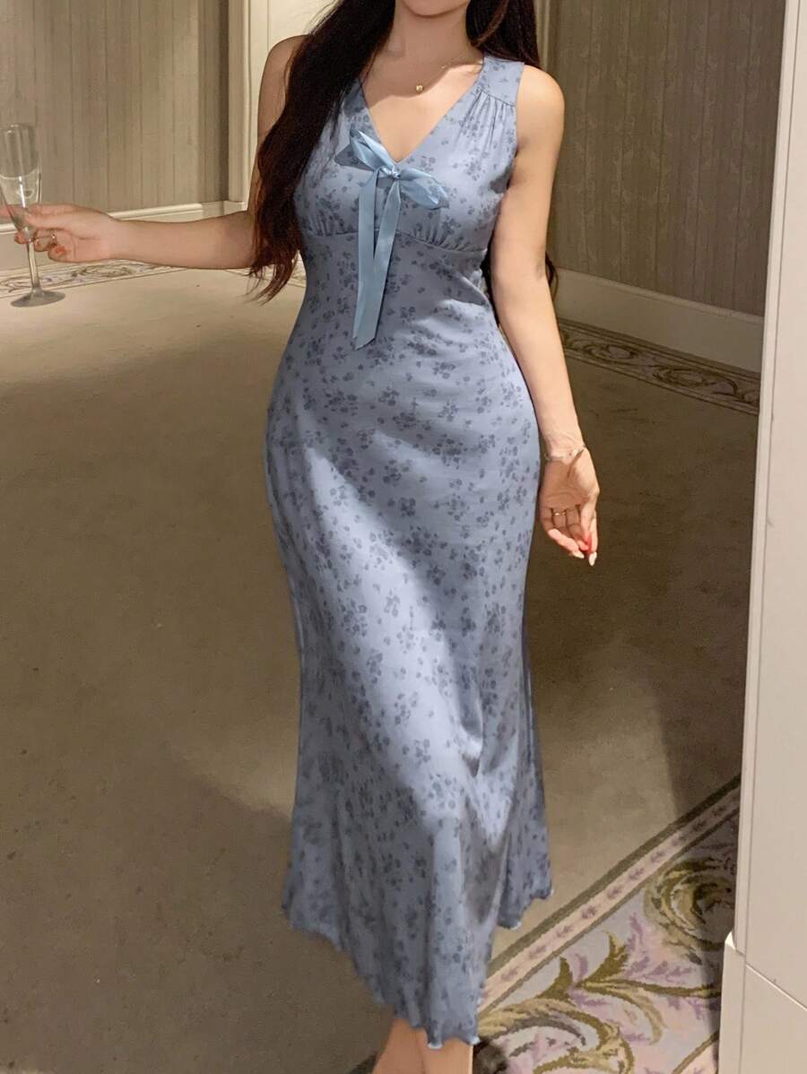 DAZY 撞色蝴蝶结装饰碎花腰部收紧无袖中长睡袍女士睡衣 - 霧霾藍 - 查看 1