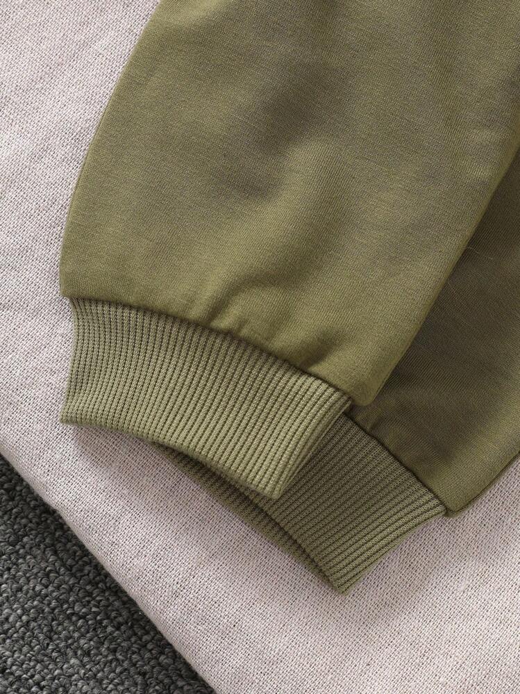 SHEIN 两件套男婴恐龙印花圆领长袖上衣和纯绿色裤子套装，适合户外玩耍、休闲和运动穿着，春秋季男婴服装，男婴恐龙服装，男婴恐龙套装，男婴运动服，套装，婴儿套装，运动服，舒适小精灵，男婴冬季服装套装，幼儿男童服装，男婴套装，男童秋季服装，秋冬季婴儿套装，6个月-3岁男婴恐龙套装 - 彩色 - 查看 7