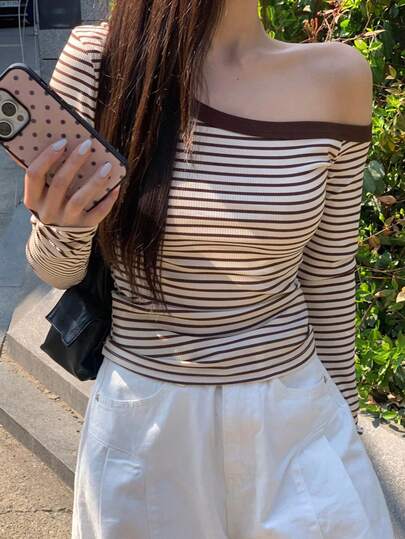 DAZY ผู้หญิง คาสูล ลาย ฟิต ไหล่ ไม่สมมาตร พับ แขนยาว เสื้อยืด,เสื้อผ้าผู้หญิงฤดูใบไม้ร่วง