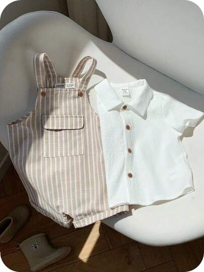 SHEIN 2pcs/Set Baby Unisex Comfortable Casual Versatile Cute White Short Sleeve Shirt And Striped Bib Overalls Shorts Set, Suitable For Indoor, Outdoor, Daily, Sports, Play, Party, Photo Shoot, Holiday, Seasonal Wear Baby Boy Overall Set Toddler Linen Overalls Baby Boy Striped Overalls Newborn Boy Summer Outfit