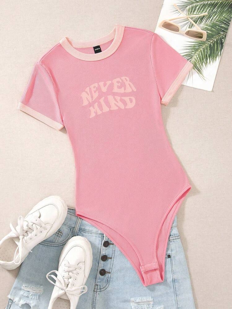 SHEIN Unity Body con estampado de slogan ribete en contraste - Rosa Pálido - Añade 1