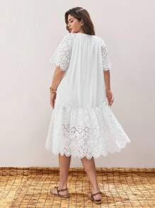 Maija 大码女式白色刺绣 V 领吊带短袖荷叶边刺绣下摆拼接蛋糕大摆连衣裙优雅时尚 - 白色 - 查看 2