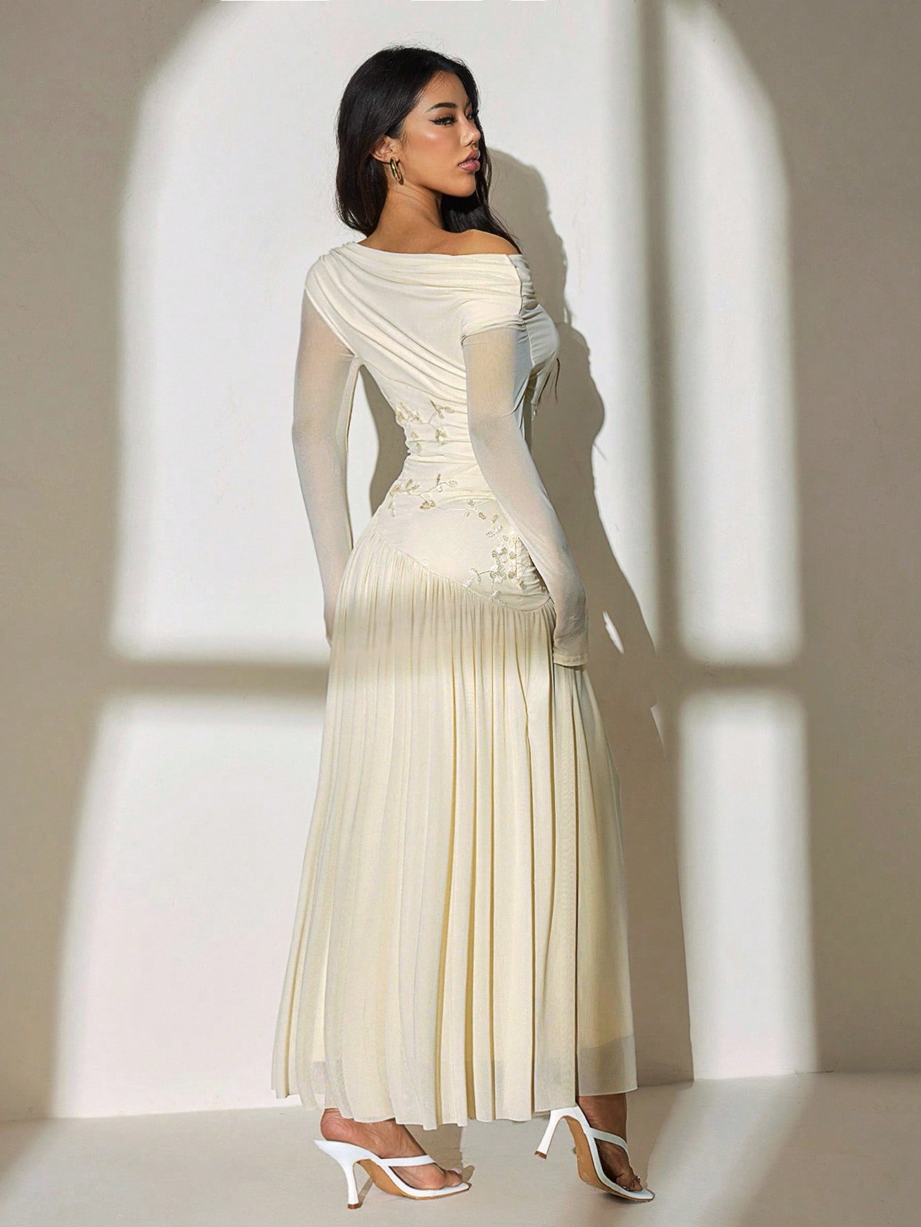 SHEIN PETITE فستان طويل أنيق وأنيق ذو كتف واحد وأك...