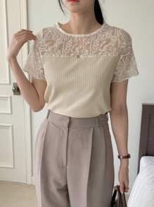 DAZY 女士优雅蕾丝拼布圆领短袖T恤，夏季 - 白色 - 查看 1