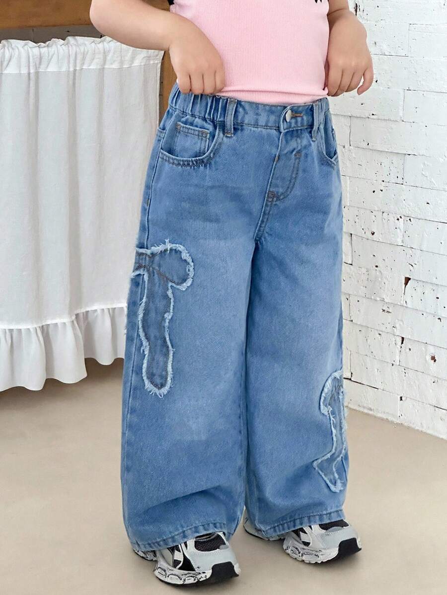 SHEIN 女童Y2K蝴蝶结贴片宽松蓝色牛仔长裤，舒适、可爱、休闲时尚，适合度假和返校穿着。 - 淺色水洗藍 - 查看 1