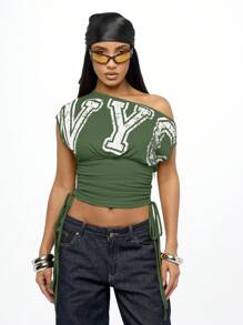 SUMWON WOMEN 露肩褶皱侧短款上衣，复古纽约风印花，休闲时尚秋冬街头风格，Y2K 节美学 - 軍綠色 - 查看 1