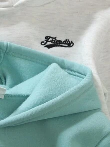 SHEIN 男童休闲百搭字母刺绣落肩宽松长袖连帽衫和柔软休闲裤边套装。该套装设计简约时尚，带兜帽保护耳朵，宽松版型穿着舒适。柔软亲肤的面料为宝宝提供健康呵护，适合日常穿着、玩耍、聚会、上学以及冬季返校季穿着。 - 彩色 - 查看 8