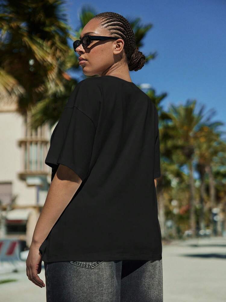 SHEIN Maija Plus Size Women's Solid Black Cotton Crew Neck Short Sleeve T-Shirt With Metal Ring Waist Pleated Design, Basic Top For Summer, Streetwear Business Casual St Patrick's Day Women Easter Summer Easter Women Party Top Beach Summer Holiday Each Vacation For Women