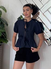 Andrea Bello 奇趣蝴蝶结泡泡袖上衣