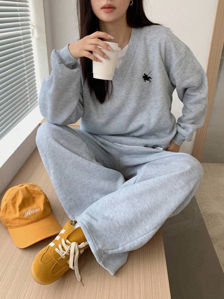 SHEIN TEENGIRL 灰色 V 领超大蓬松针织弹力宽松卫衣和运动裤两件套，秋冬，小标志和马刺绣 - 灰色 - 查看 6