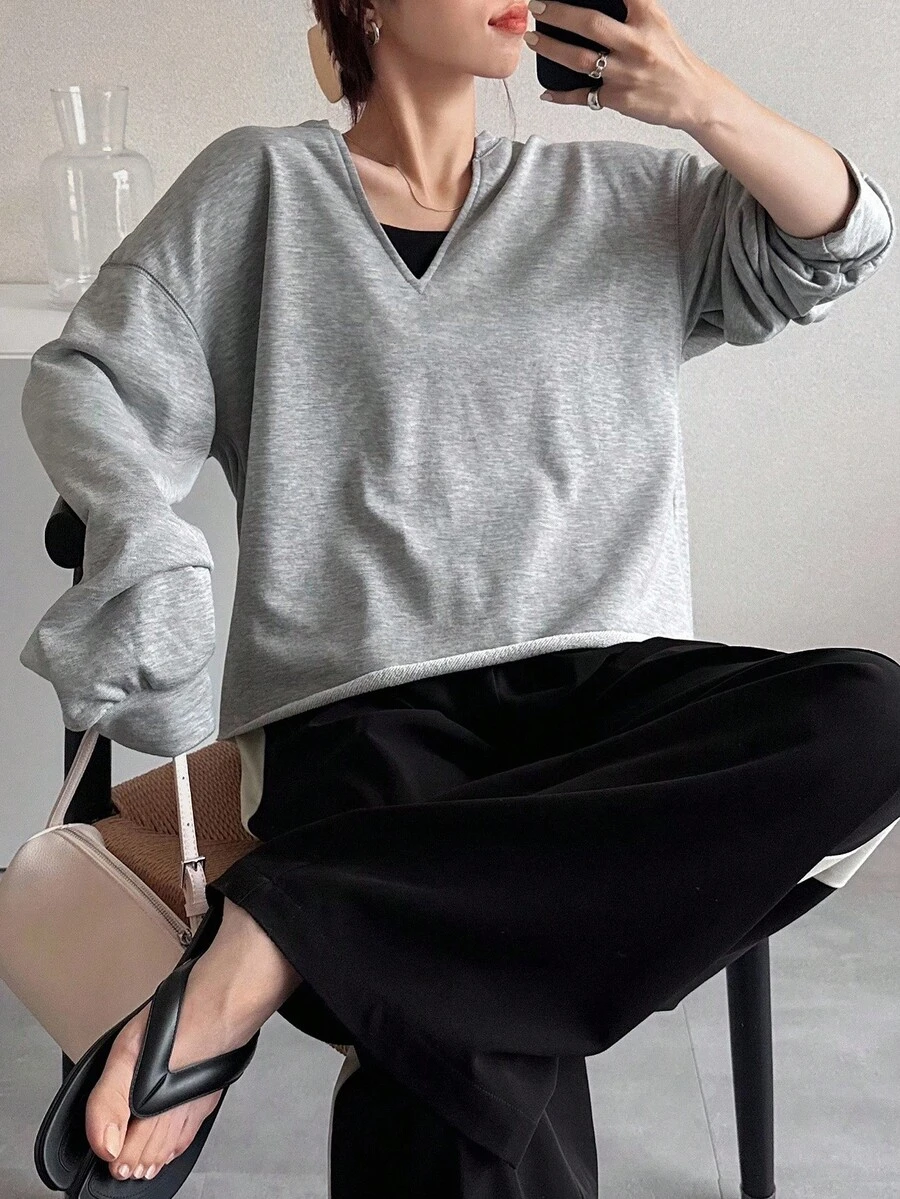 FRIFUL Áo thun nữ cổ chữ V rộng rãi màu xám trơn, vai trễ, bo gấu tay và gấu áo, áo dài tay đa năng mặc mùa thu - Xám - Xem 1