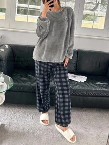 DAZY 珊瑚绒刺绣宽松上衣搭配格子图案宽松蓬松睡裤家居服套装，保暖内衬，秋冬舒适套装 - 灰色 - 查看 3