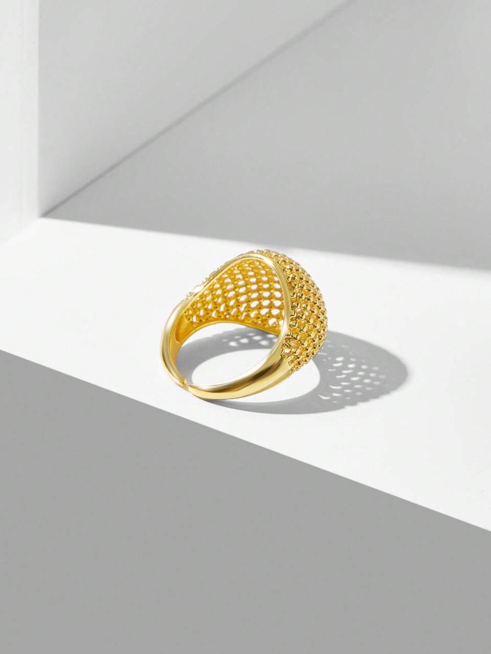 MOTF 18K GOLD PLATED UNIQUE SINGLE RING