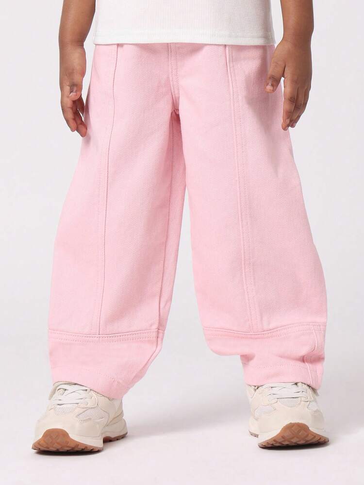 バレルカットのピンクのワイドレッグデニムパンツ