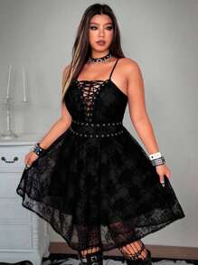 Whyspr 中世纪复古哥特风格深色迷你蕾丝玫瑰吊带裙