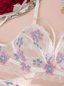 SHEIN Plus Size Romantic Floral Lace Patchwork Wireless Lingerie Set, 3pcs - White - View 5