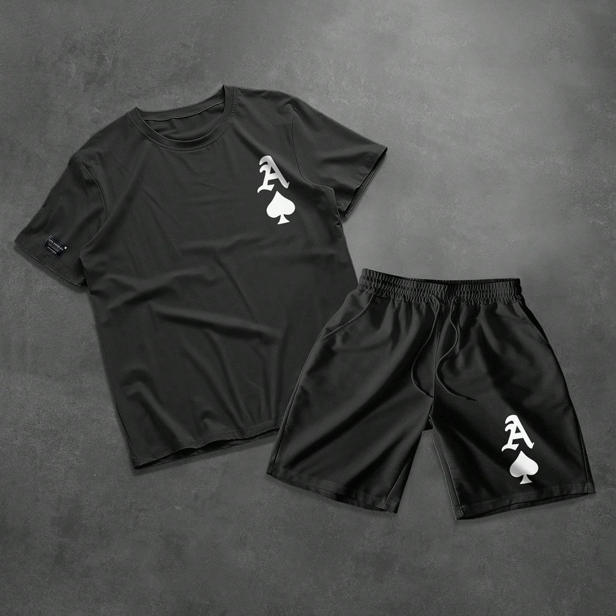 Set de camiseta de manga corta de ajuste holgado casual y pantalones cortos con cordón para hombres (2 piezas)