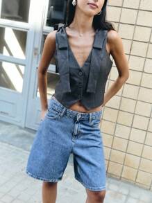 Nöista 炭灰色系肩修身背心 - 炭灰色修身短款背心，V 领，正面三粒扣，尖下摆；宽肩带在顶部打结，为干净利落的造型增添一抹女性化的剪裁细节 - 深灰色 - 查看 8