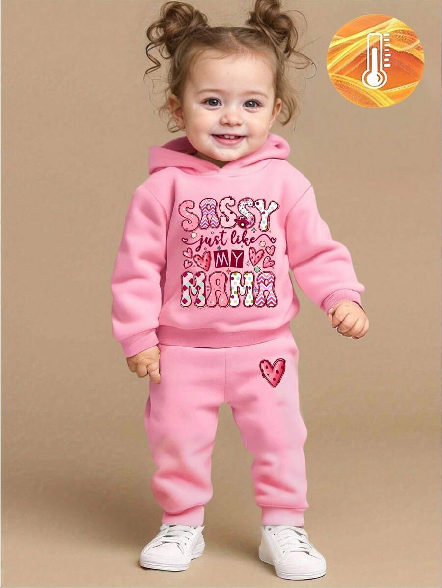 SHEIN Playful Pals Bộ 2 chiếc/Bộ áo nỉ có mũ in hình trái tim và chữ dễ thương cho bé gái và quần nỉ dài tay in hình trái tim, thích hợp cho các buổi đi chơi vào mùa thu/đông - Hồng - Xem 1