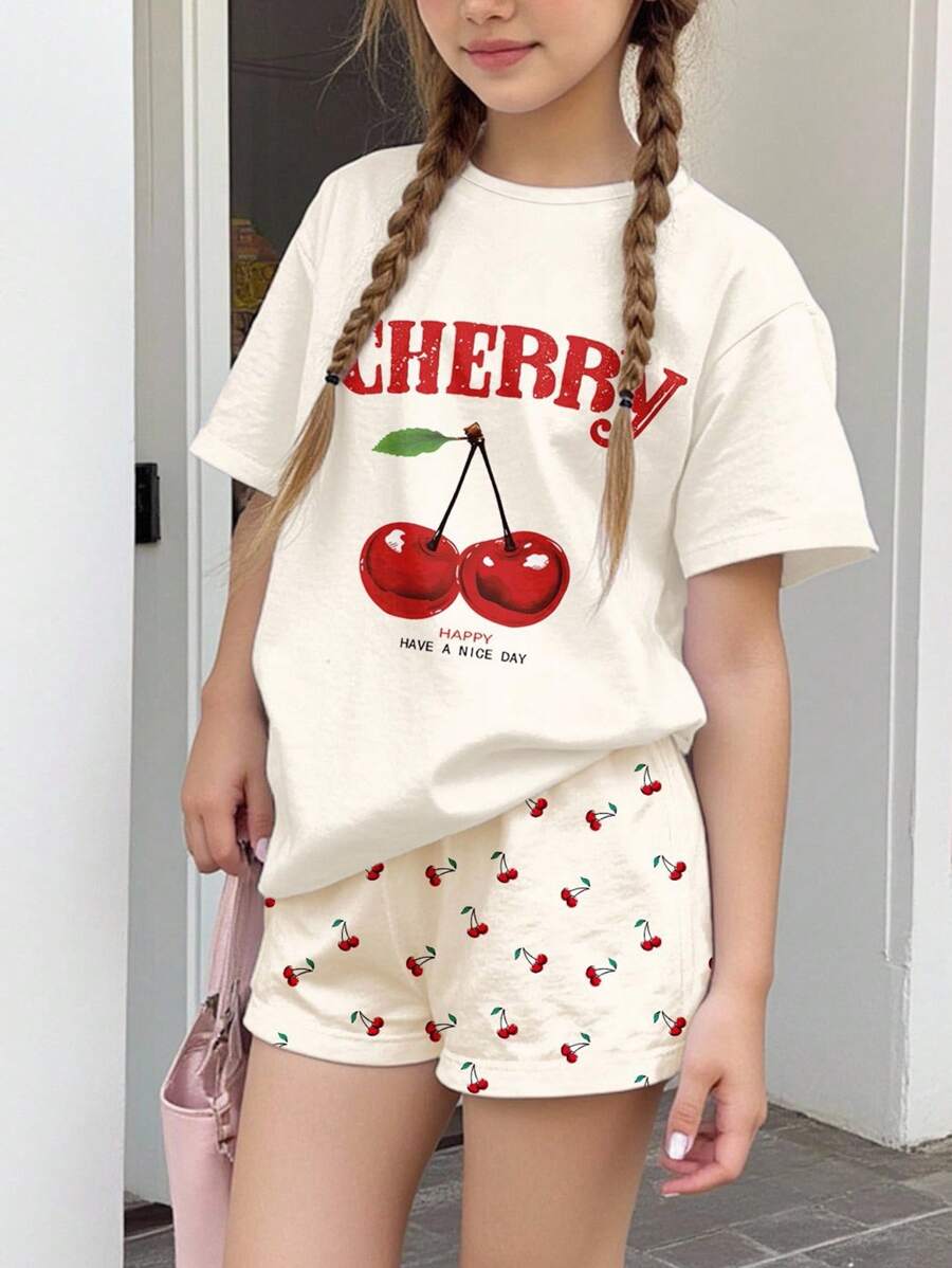 SHEIN 2 件套奶油白色复古迷你樱桃图案少女休闲简约短袖圆领 T 恤和短裤套装，夏季服装，轻松舒适，时尚儿童，休闲装，儿童图案服装，返校，秋季服装 - 彩色 - 查看 1