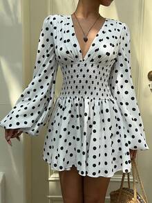 Sunnyshic 白底黑圆点设计性感时尚高端海滩度假风深褶灯笼袖腰部收紧A字裙