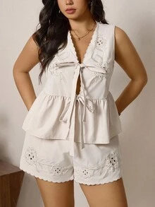 Zelara 大码女式杏色荷叶边下摆刺绣前开学装女式领带秋季女装蝴蝶结无袖返校节衬衫和基本款短裤商务休闲女式曲线休闲度假优雅装女式秋季服装两件套万圣节服装女式两件套 - 杏色 - 查看 4