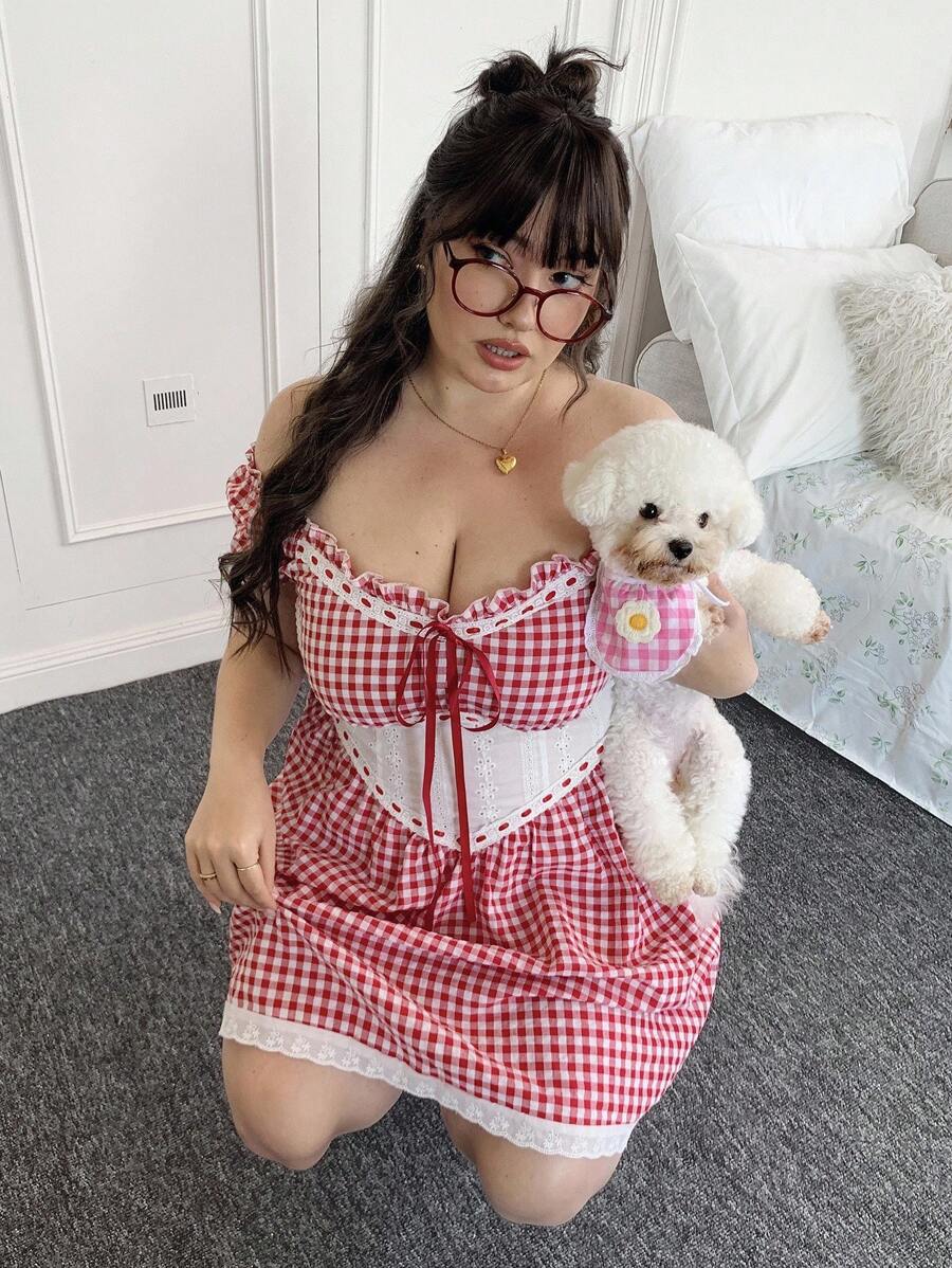 SHEIN EZwear 加大码格子拼接蝴蝶结装饰露肩束腰夏季连衣裙，连衣裙 - 彩色 - 查看 1